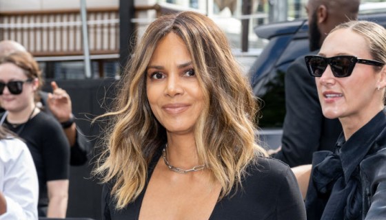 van-hunt-posted-his-girlfriend-halle-berry’s-cakes-in-a-mother’s-day-post-and-we-can’t-stop-staring