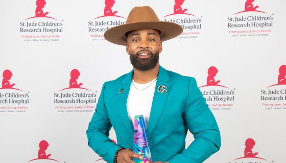 willie-moore-jr-receives-the-st.-jude-urban-cares-radio-partner-of-the-year-award