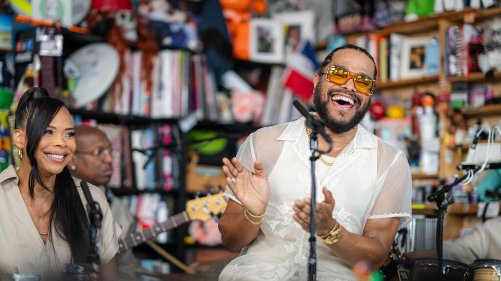 maxwell-performs-classics-for-npr’s-‘tiny-desk-concert’-series